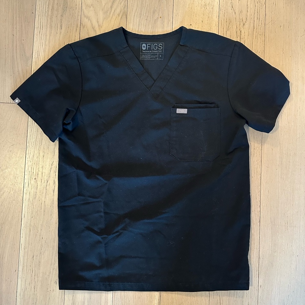 FIGS Men's Black Scrub top - small